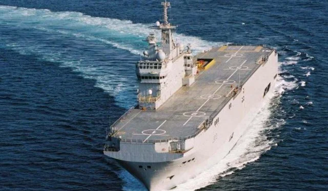 Вертолетоносец "Мистраль" с моряками из РФ вышел в море для испытаний. 13 сентября 2014 г.